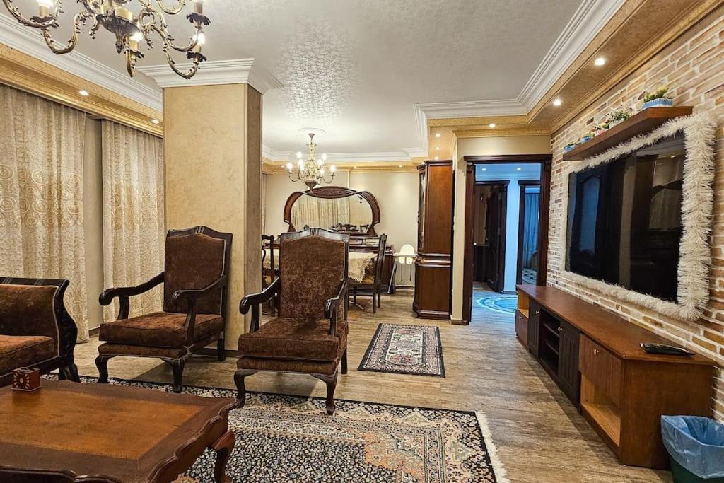 Comfy 2 Bedrooms In 92