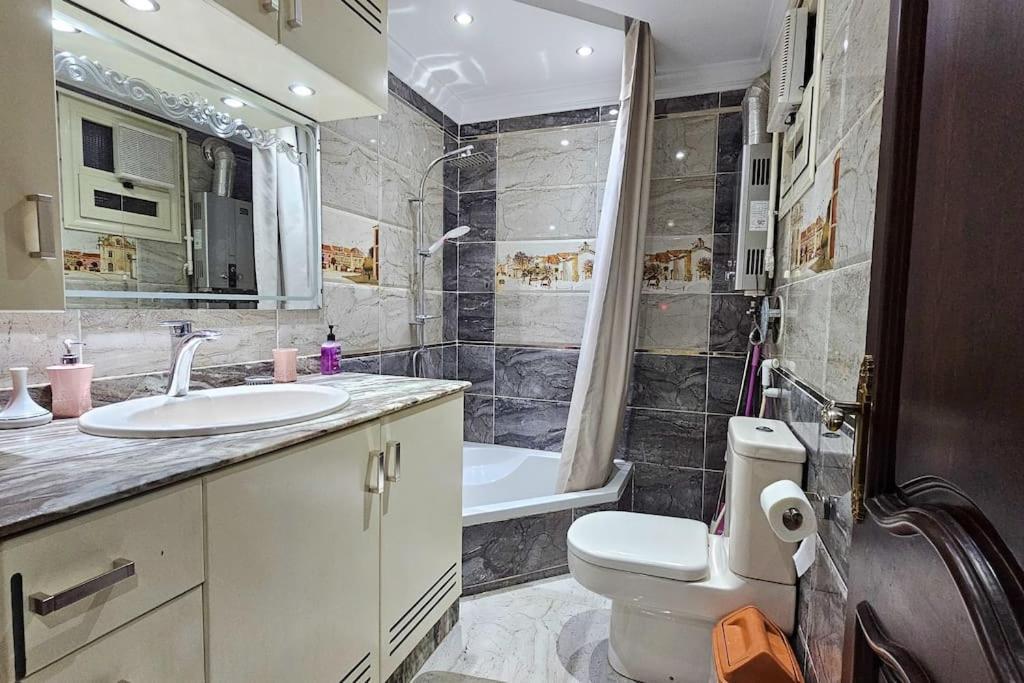 Comfy 2 Bedrooms In 92